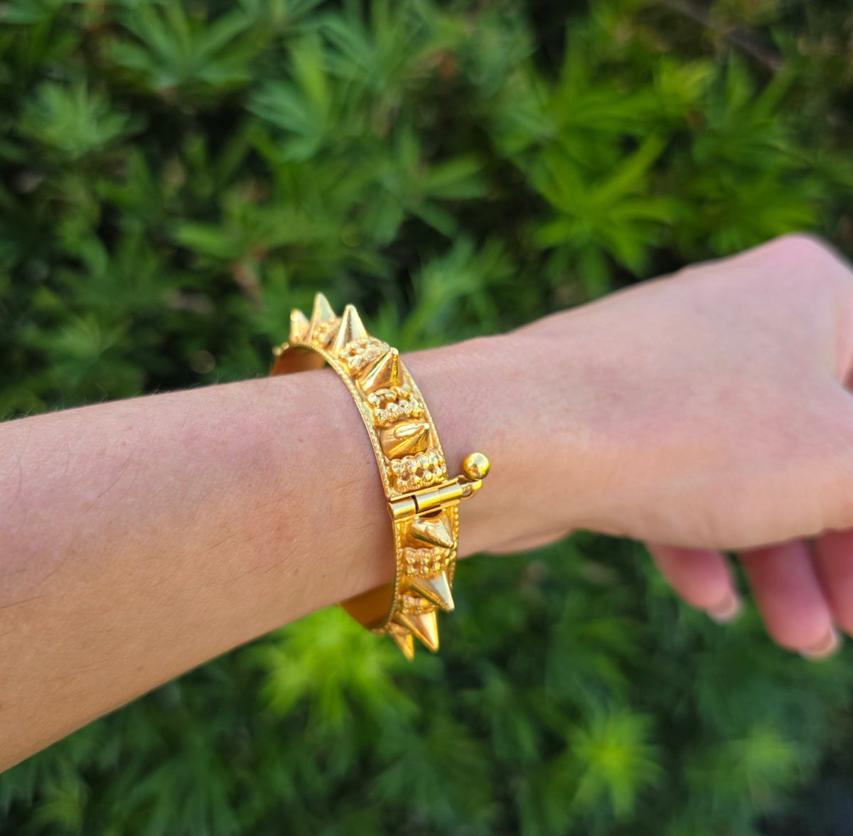 Vintage 21K Gold Mushawak Bangle – Ornate Spiked Gold Bracelet