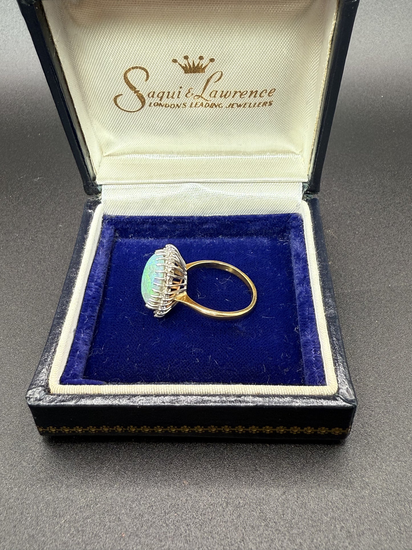 Australians Opal and Diamond Estate ring in 18k gold