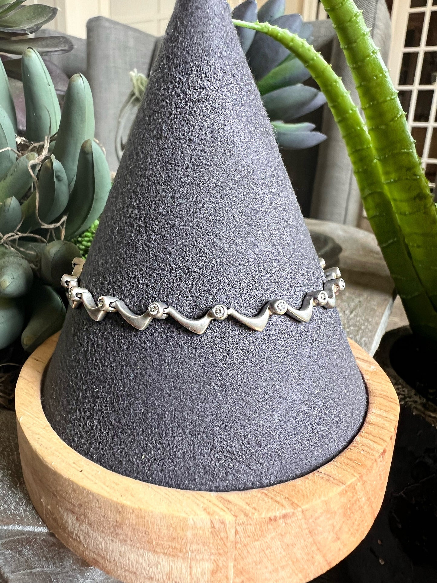 18K White Gold and Diamond Bracelet