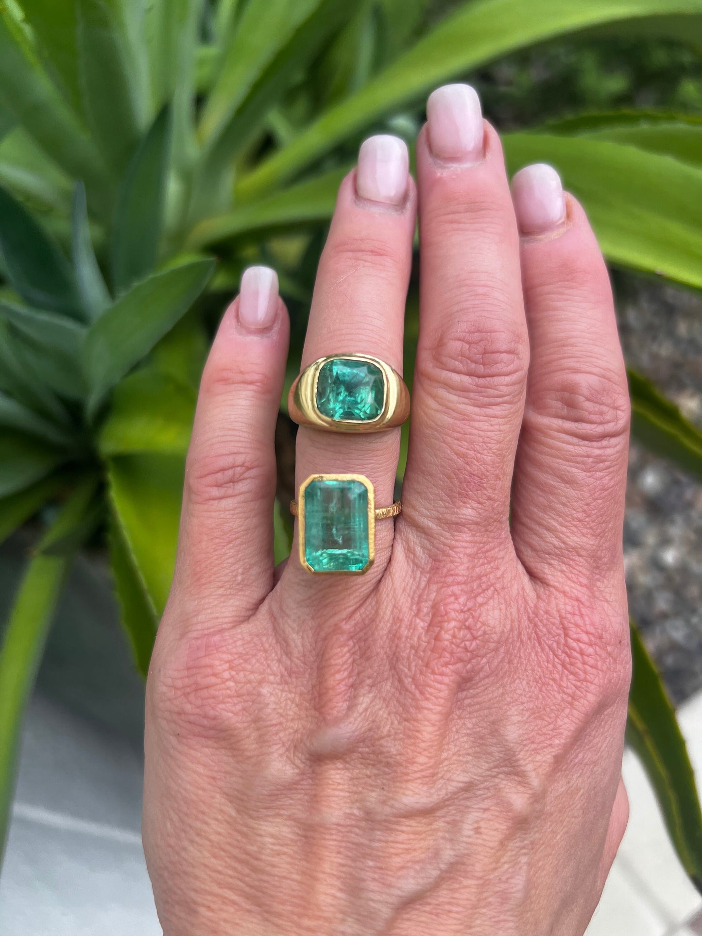 Beautiful Lagoon colored Tourmaline 18k ring