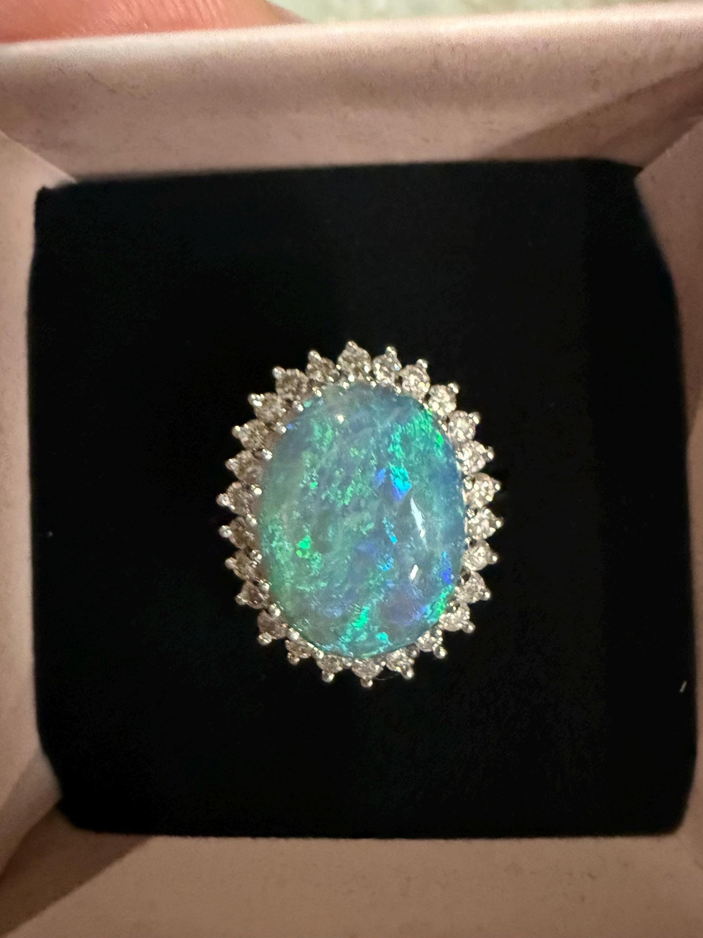 Australians Opal and Diamond Estate ring in 18k gold