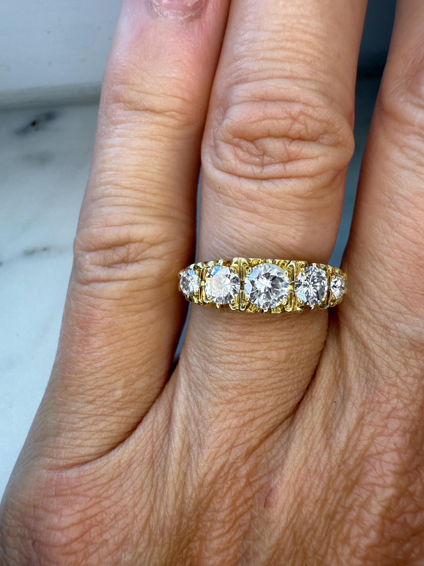 18K Vintage 5 stone ring in Victorian setting