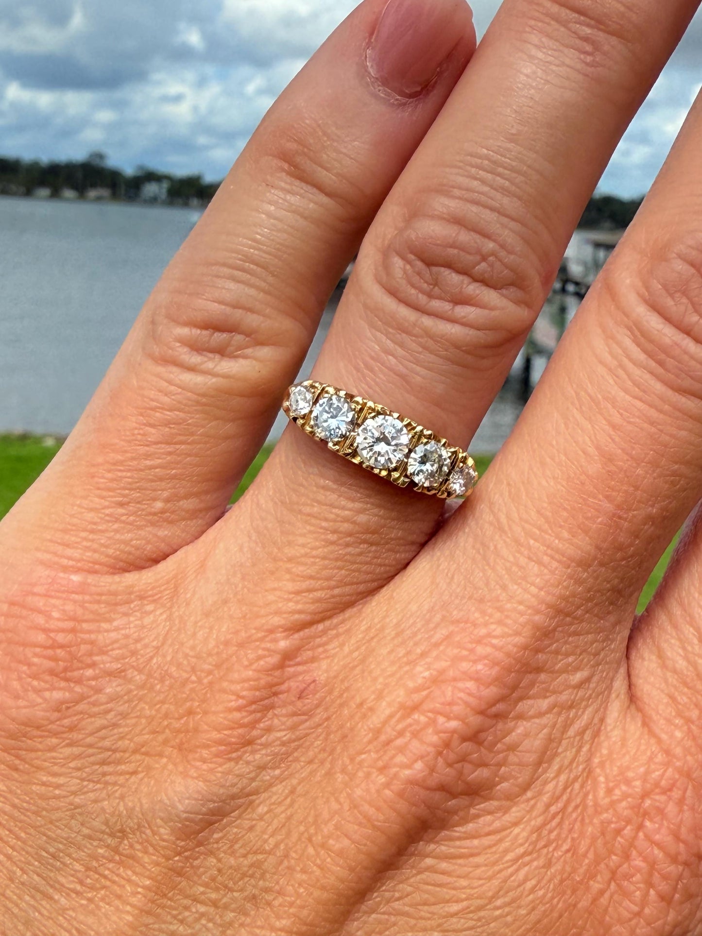 18K Vintage 5 stone ring in Victorian setting
