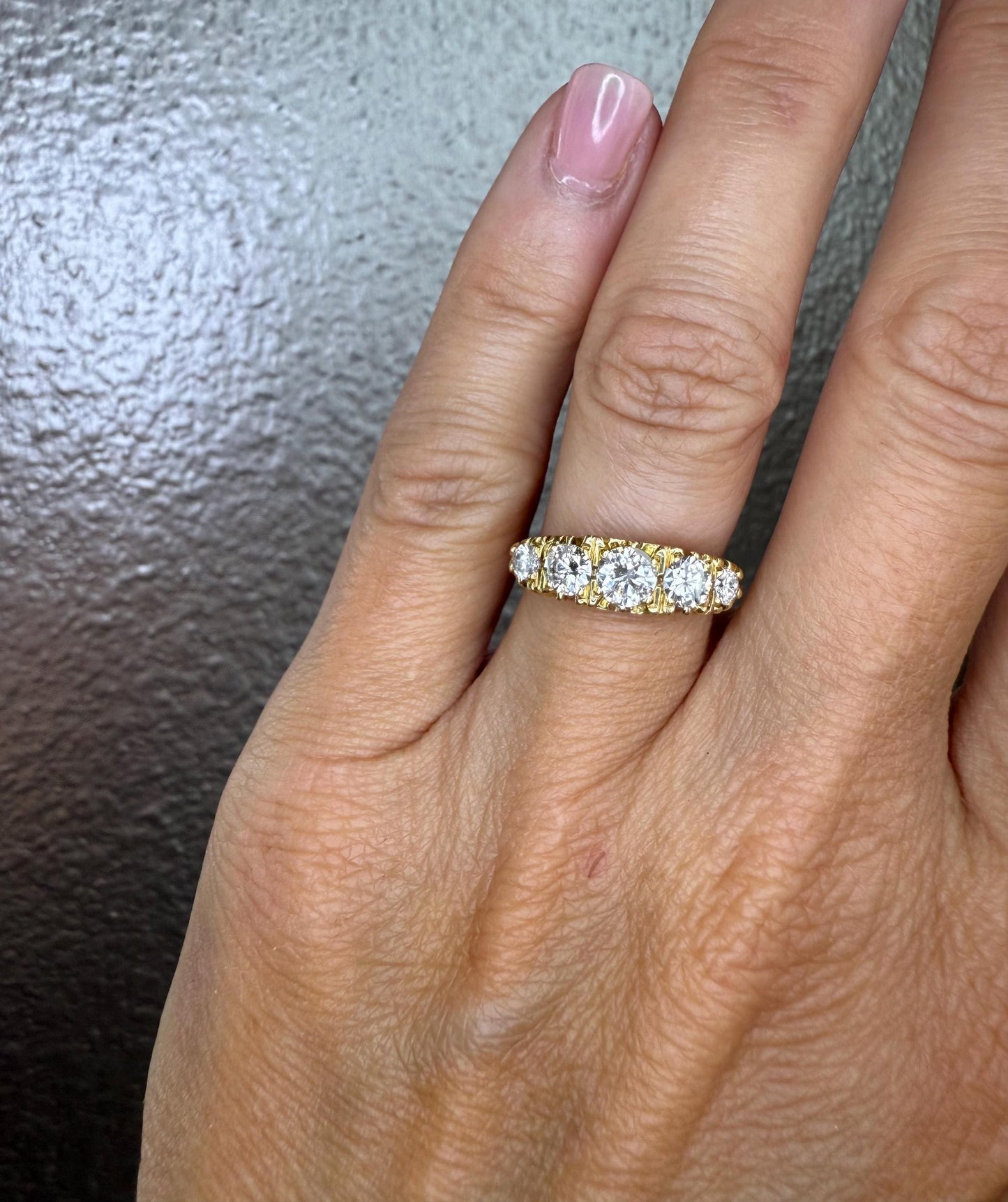 18K Vintage 5 stone ring in Victorian setting