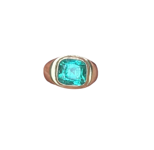 Beautiful Lagoon colored Tourmaline 18k ring