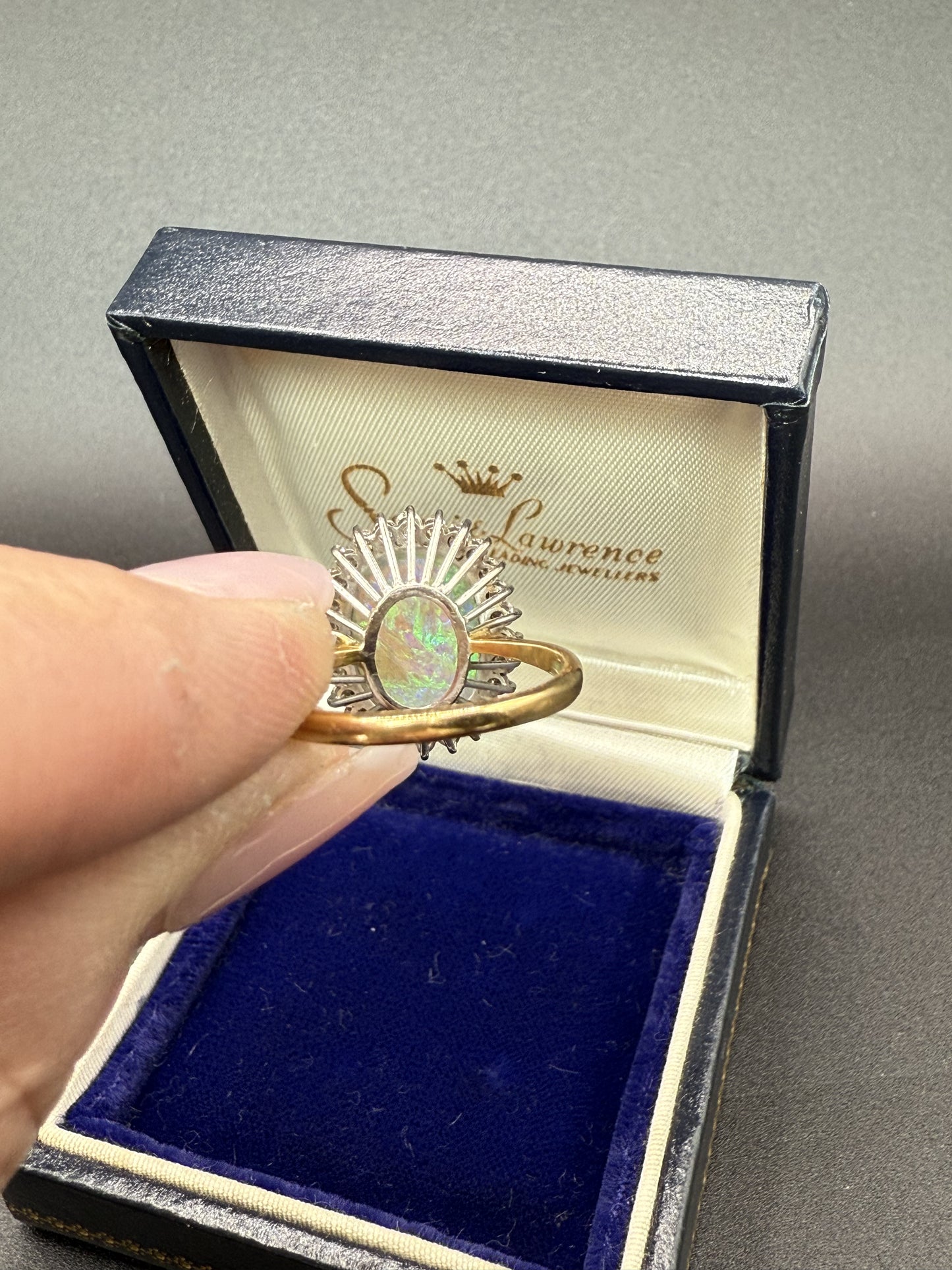 Australians Opal and Diamond Estate ring in 18k gold