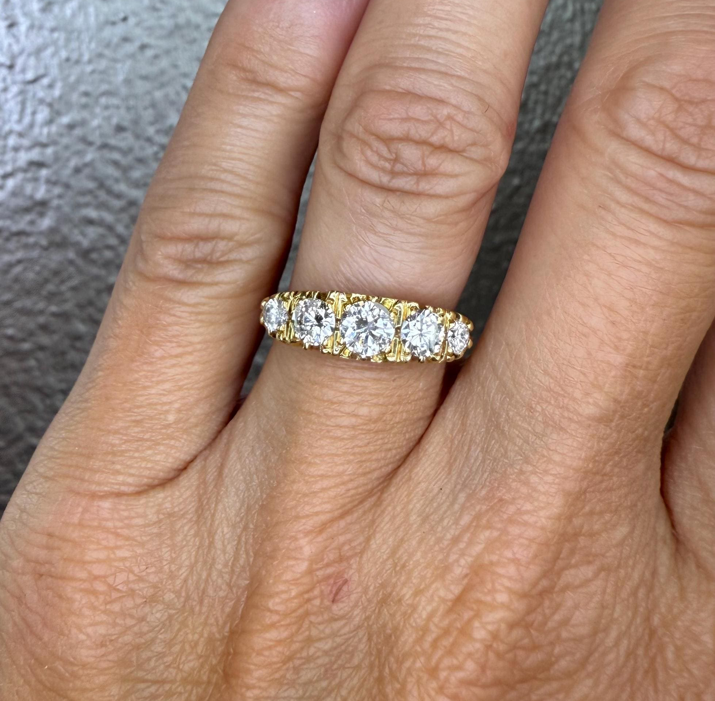 18K Vintage 5 stone ring in Victorian setting